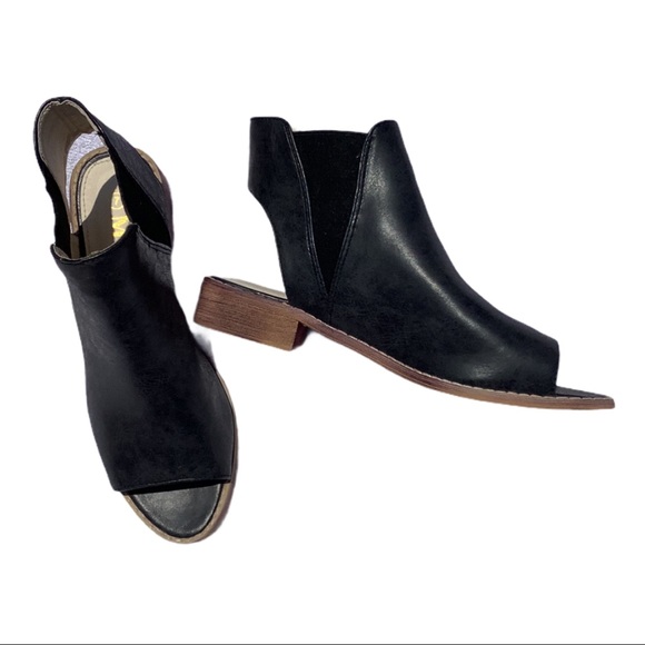 Mata Shoes Shoes - NWOT Mata Size 7 Black Shoes